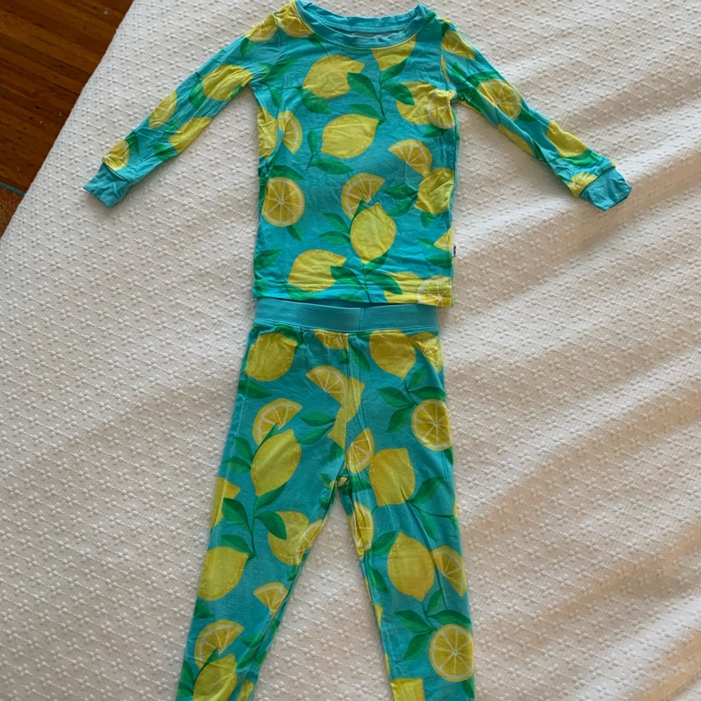 GUC Little Sleepies Sunny Citrus Pajamas 12-18 months
